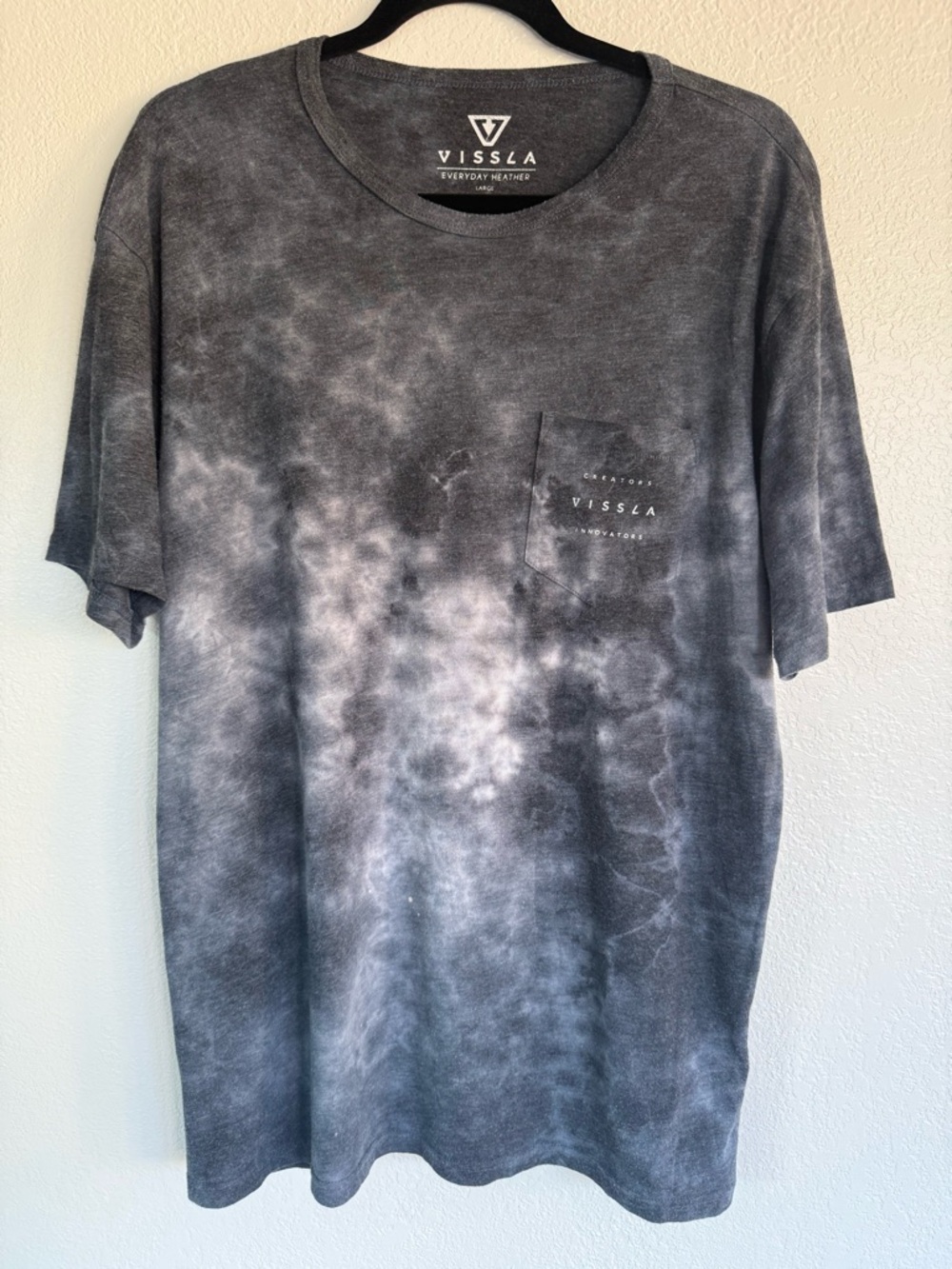 VISSLA Charcoal Gray Tie-Dye Short Sleeve Pocket Tee